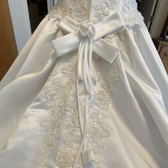 1) Wedding Gown: The Longest Train - Picture 10 of 16